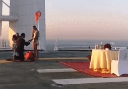 星空体育-佩莱成功向瓦尔加求婚 美妻娇羞晒出鸽子蛋大钻戒